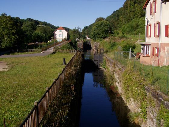 Abschnitt des alten Schleusenverlaufs des Rhein-Marne-Kanals Bild