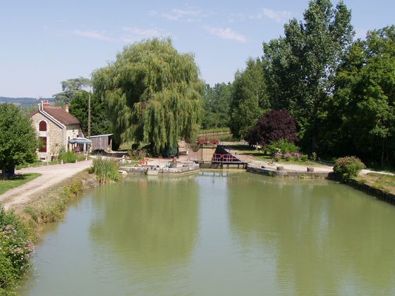 Schleuse 46 des Canal de Bourgogne bei Pouillenay Bild