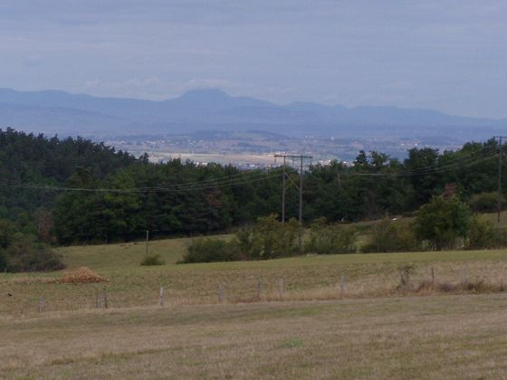 Blick über das Alliertal mit dem Puy de Dôme am Horizont Bild