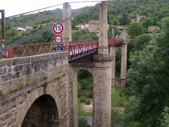 Pont suspendu de Saint-Ilpize Bild