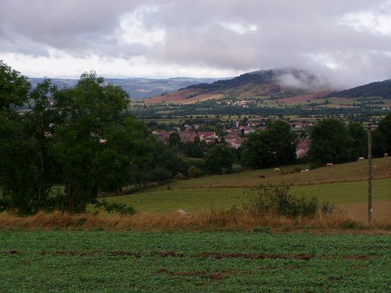 Blick bei St-Jean-de-Nay ins Alliertal - Die Regenwolken ziehen ab Bild
