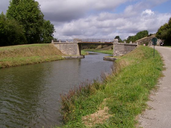 Kanal du Nivernais bei Luzy-s-Yonne Bild